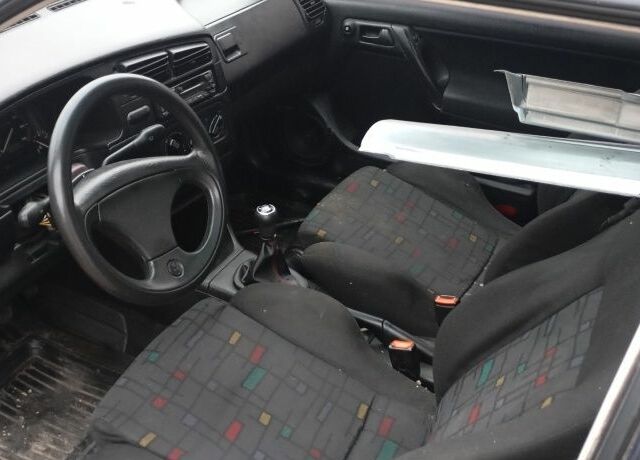 Синій Фольксваген Гольф, об'ємом двигуна 1.6 л та пробігом 199 тис. км за 700 $, фото 3 на Automoto.ua