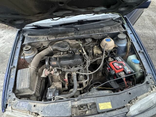 Синий Фольксваген Гольф, объемом двигателя 1.8 л и пробегом 200 тыс. км за 850 $, фото 7 на Automoto.ua