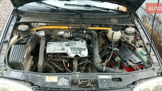 Синий Фольксваген Гольф, объемом двигателя 1.9 л и пробегом 300 тыс. км за 1100 $, фото 14 на Automoto.ua