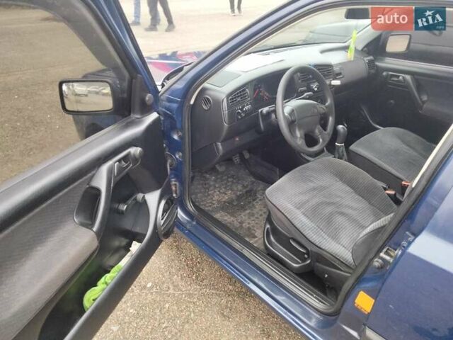 Синий Фольксваген Гольф, объемом двигателя 1.6 л и пробегом 388 тыс. км за 2300 $, фото 10 на Automoto.ua