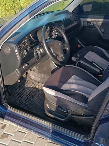 Синий Фольксваген Гольф, объемом двигателя 1.78 л и пробегом 298 тыс. км за 1999 $, фото 9 на Automoto.ua