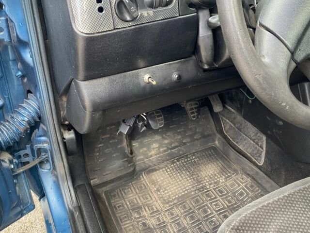 Синий Фольксваген Гольф, объемом двигателя 1.4 л и пробегом 370 тыс. км за 1500 $, фото 6 на Automoto.ua