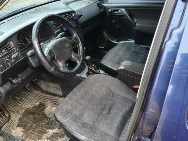 Синий Фольксваген Гольф, объемом двигателя 1.9 л и пробегом 191 тыс. км за 2700 $, фото 4 на Automoto.ua