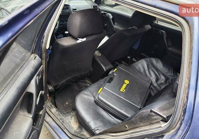 Синий Фольксваген Гольф, объемом двигателя 1.6 л и пробегом 98 тыс. км за 2200 $, фото 9 на Automoto.ua