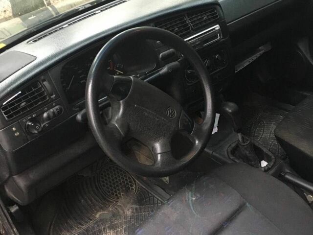 Синий Фольксваген Гольф, объемом двигателя 1.8 л и пробегом 220 тыс. км за 1500 $, фото 3 на Automoto.ua