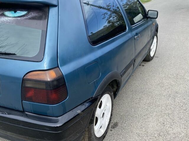 Синий Фольксваген Гольф, объемом двигателя 1.4 л и пробегом 370 тыс. км за 1500 $, фото 3 на Automoto.ua