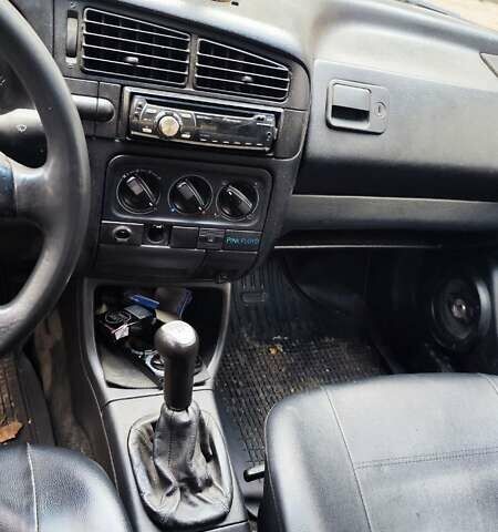 Синий Фольксваген Гольф, объемом двигателя 1.6 л и пробегом 98 тыс. км за 2200 $, фото 8 на Automoto.ua