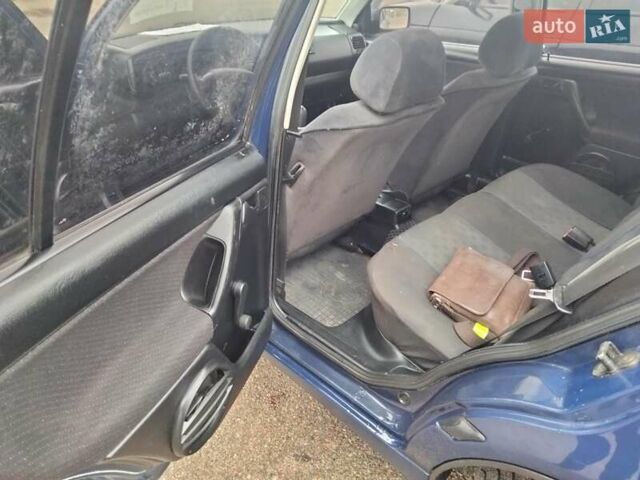 Синий Фольксваген Гольф, объемом двигателя 1.6 л и пробегом 388 тыс. км за 2300 $, фото 9 на Automoto.ua