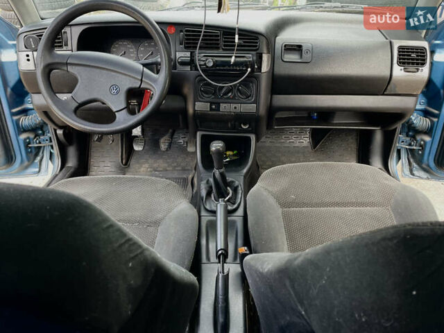 Синій Фольксваген Гольф, об'ємом двигуна 1.39 л та пробігом 150 тис. км за 2000 $, фото 9 на Automoto.ua