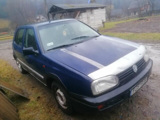 Синий Фольксваген Гольф, объемом двигателя 1.4 л и пробегом 350 тыс. км за 650 $, фото 3 на Automoto.ua