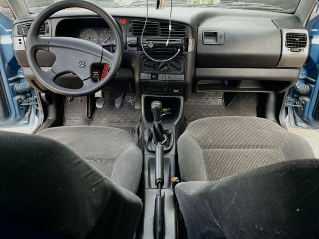 Синий Фольксваген Гольф, объемом двигателя 1.4 л и пробегом 370 тыс. км за 1500 $, фото 8 на Automoto.ua