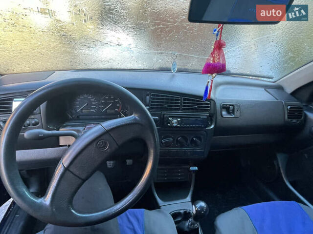 Синий Фольксваген Гольф, объемом двигателя 1.6 л и пробегом 477 тыс. км за 1399 $, фото 8 на Automoto.ua