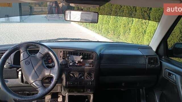 Синий Фольксваген Гольф, объемом двигателя 1.78 л и пробегом 298 тыс. км за 1999 $, фото 7 на Automoto.ua