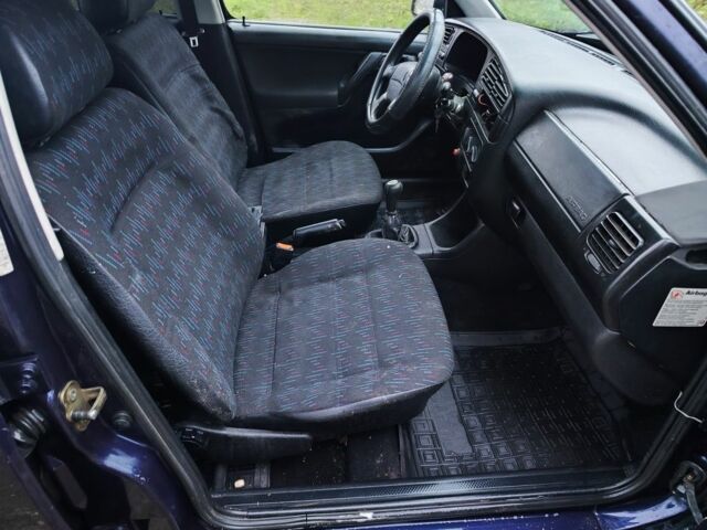 Синий Фольксваген Гольф, объемом двигателя 1.9 л и пробегом 300 тыс. км за 1200 $, фото 4 на Automoto.ua