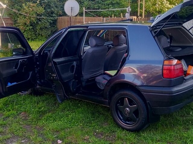 Синий Фольксваген Гольф, объемом двигателя 1.6 л и пробегом 290 тыс. км за 2000 $, фото 5 на Automoto.ua