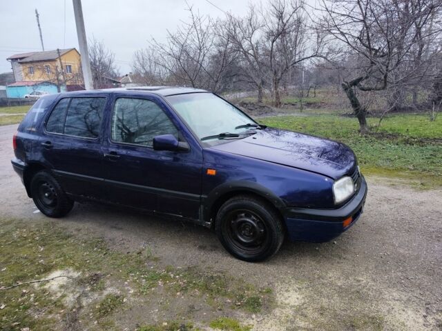 Синий Фольксваген Гольф, объемом двигателя 1.9 л и пробегом 300 тыс. км за 1200 $, фото 1 на Automoto.ua
