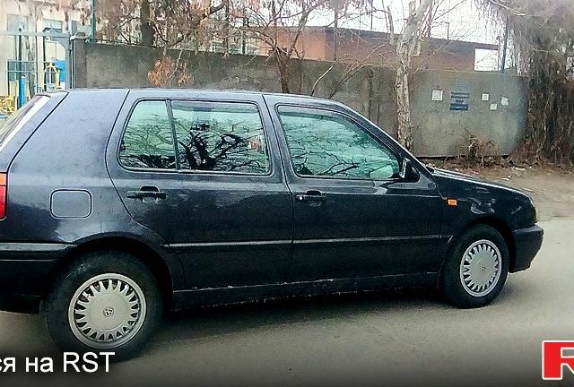 Синий Фольксваген Гольф, объемом двигателя 16 л и пробегом 167 тыс. км за 2399 $, фото 1 на Automoto.ua