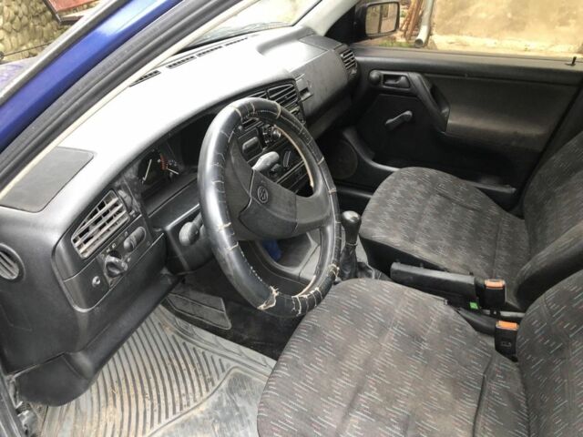 Синий Фольксваген Гольф, объемом двигателя 1.8 л и пробегом 189 тыс. км за 1899 $, фото 1 на Automoto.ua