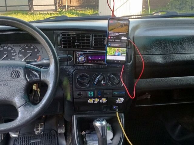 Синий Фольксваген Гольф, объемом двигателя 1.6 л и пробегом 290 тыс. км за 2000 $, фото 4 на Automoto.ua