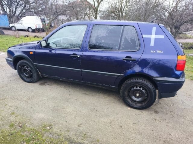 Синий Фольксваген Гольф, объемом двигателя 1.9 л и пробегом 300 тыс. км за 1200 $, фото 3 на Automoto.ua