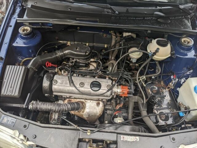 Синій Фольксваген Гольф, об'ємом двигуна 1.6 л та пробігом 250 тис. км за 750 $, фото 7 на Automoto.ua