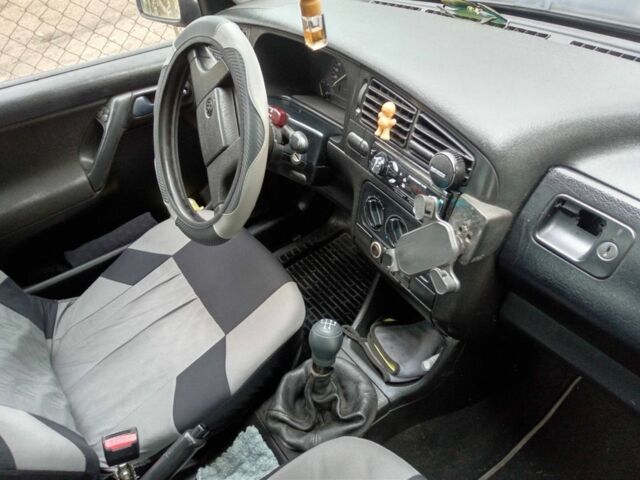 Синий Фольксваген Гольф, объемом двигателя 1.6 л и пробегом 350 тыс. км за 1400 $, фото 11 на Automoto.ua