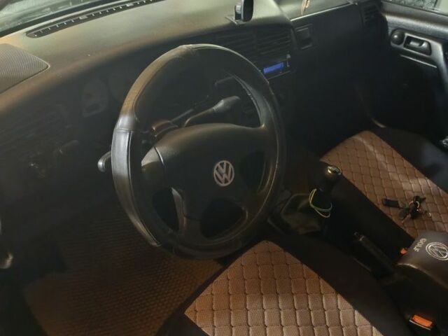 Синий Фольксваген Гольф, объемом двигателя 1.6 л и пробегом 278 тыс. км за 1950 $, фото 5 на Automoto.ua