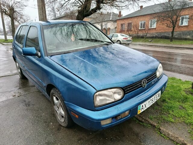 Синий Фольксваген Гольф, объемом двигателя 1.8 л и пробегом 400 тыс. км за 1800 $, фото 1 на Automoto.ua