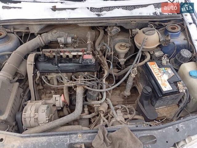 Синий Фольксваген Гольф, объемом двигателя 1.8 л и пробегом 279 тыс. км за 1700 $, фото 3 на Automoto.ua