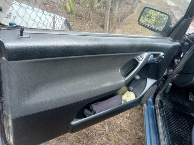 Синий Фольксваген Гольф, объемом двигателя 1.6 л и пробегом 350 тыс. км за 1400 $, фото 7 на Automoto.ua