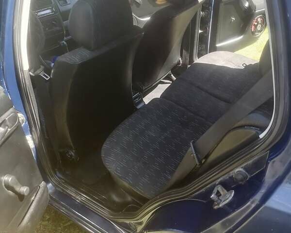 Синий Фольксваген Гольф, объемом двигателя 1.6 л и пробегом 300 тыс. км за 2000 $, фото 4 на Automoto.ua