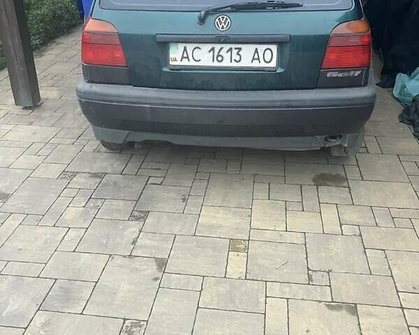 Синий Фольксваген Гольф, объемом двигателя 1.6 л и пробегом 300 тыс. км за 1800 $, фото 1 на Automoto.ua