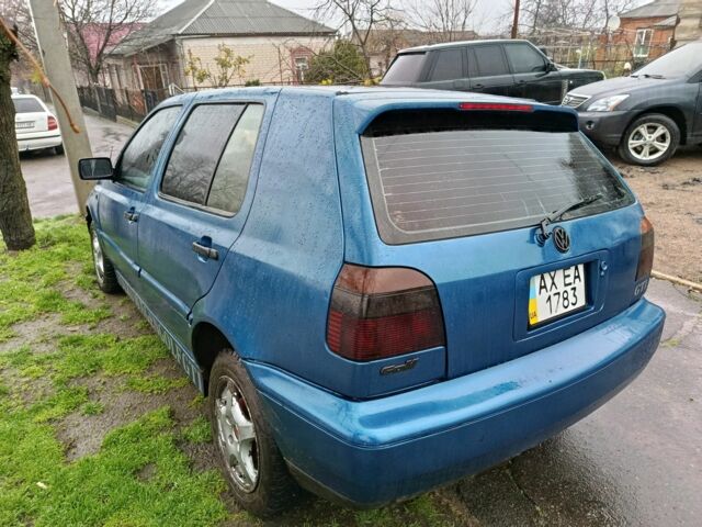 Синий Фольксваген Гольф, объемом двигателя 1.8 л и пробегом 400 тыс. км за 1800 $, фото 5 на Automoto.ua