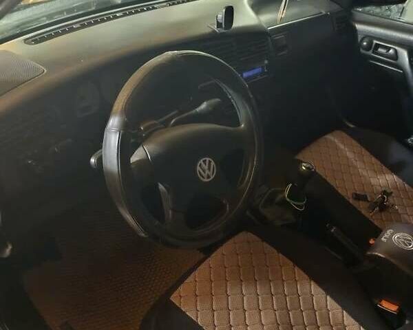 Синий Фольксваген Гольф, объемом двигателя 1.6 л и пробегом 278 тыс. км за 1950 $, фото 4 на Automoto.ua