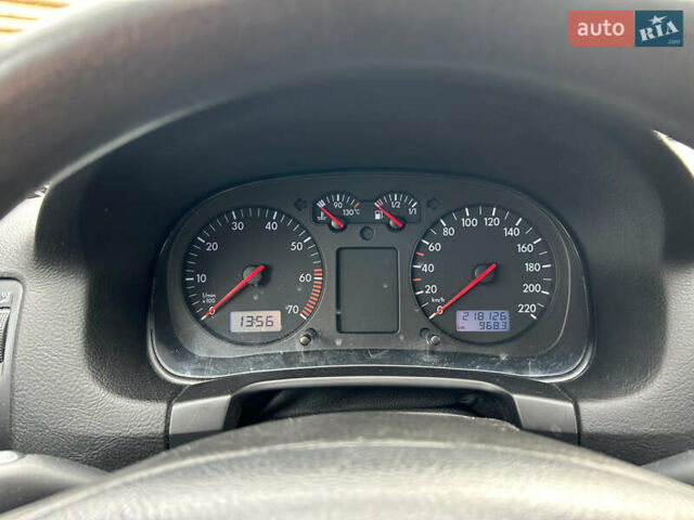 Синій Фольксваген Гольф, об'ємом двигуна 1.39 л та пробігом 218 тис. км за 3650 $, фото 28 на Automoto.ua