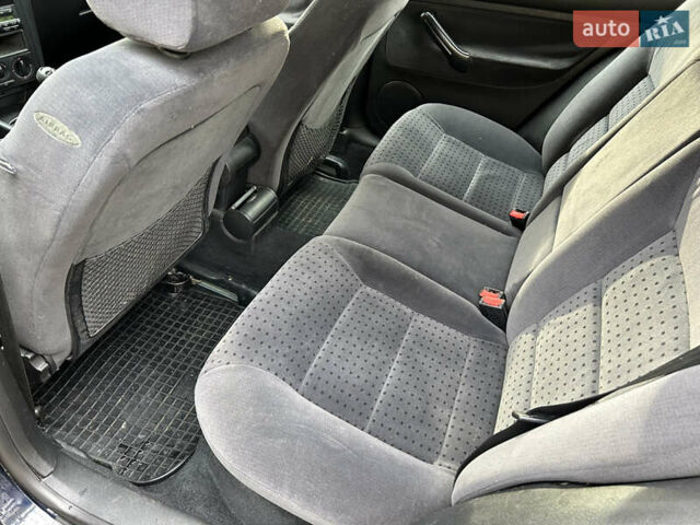 Синій Фольксваген Гольф, об'ємом двигуна 1.39 л та пробігом 218 тис. км за 3650 $, фото 20 на Automoto.ua