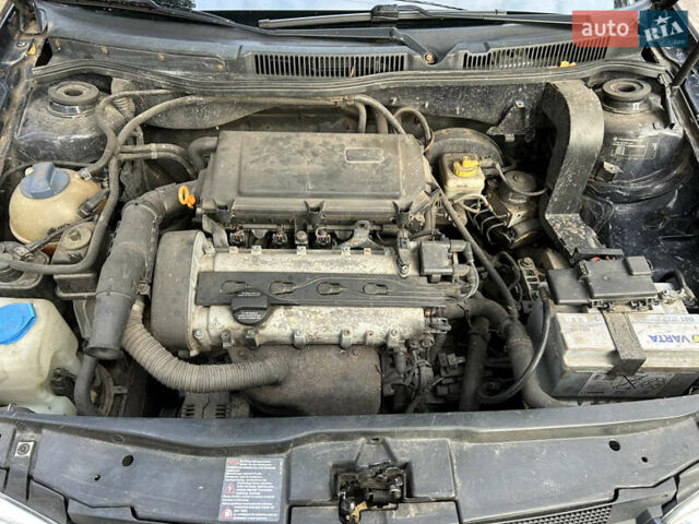 Синій Фольксваген Гольф, об'ємом двигуна 1.39 л та пробігом 218 тис. км за 3650 $, фото 29 на Automoto.ua