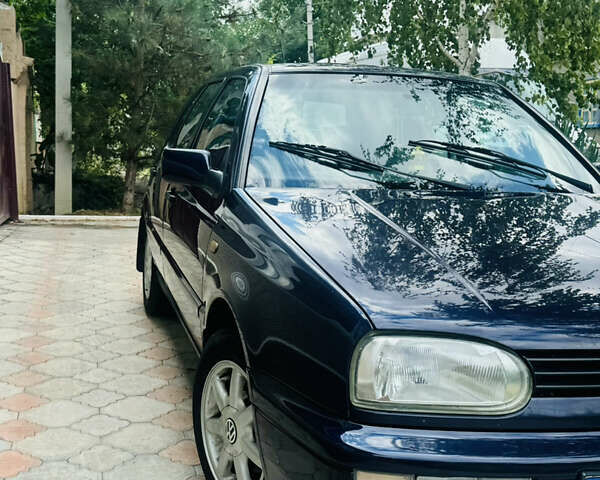 Синий Фольксваген Гольф, объемом двигателя 1.78 л и пробегом 60 тыс. км за 4000 $, фото 2 на Automoto.ua