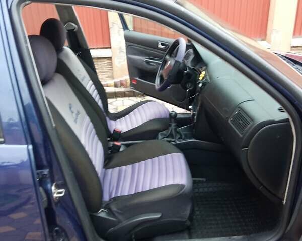 Синий Фольксваген Гольф, объемом двигателя 1.6 л и пробегом 346 тыс. км за 2300 $, фото 11 на Automoto.ua