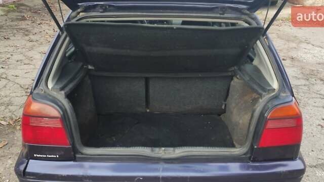 Синий Фольксваген Гольф, объемом двигателя 1.39 л и пробегом 200 тыс. км за 1650 $, фото 6 на Automoto.ua