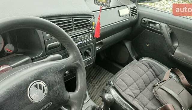 Синій Фольксваген Гольф, об'ємом двигуна 1.39 л та пробігом 300 тис. км за 1800 $, фото 11 на Automoto.ua