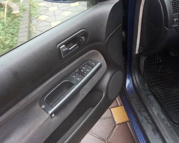 Синий Фольксваген Гольф, объемом двигателя 1.6 л и пробегом 346 тыс. км за 2300 $, фото 32 на Automoto.ua