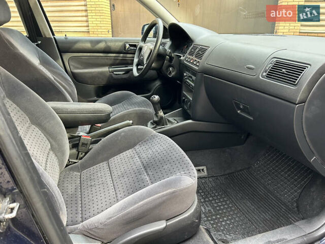 Синій Фольксваген Гольф, об'ємом двигуна 1.39 л та пробігом 218 тис. км за 3650 $, фото 17 на Automoto.ua