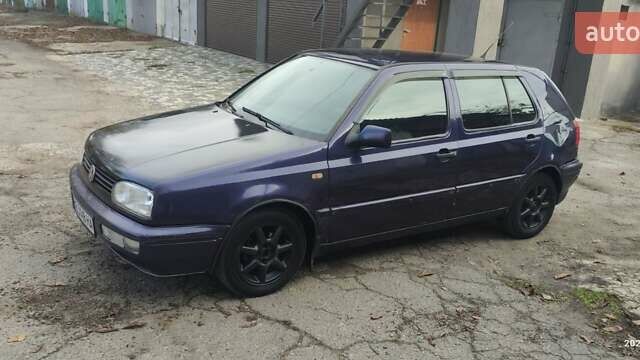 Синий Фольксваген Гольф, объемом двигателя 1.39 л и пробегом 200 тыс. км за 1650 $, фото 9 на Automoto.ua