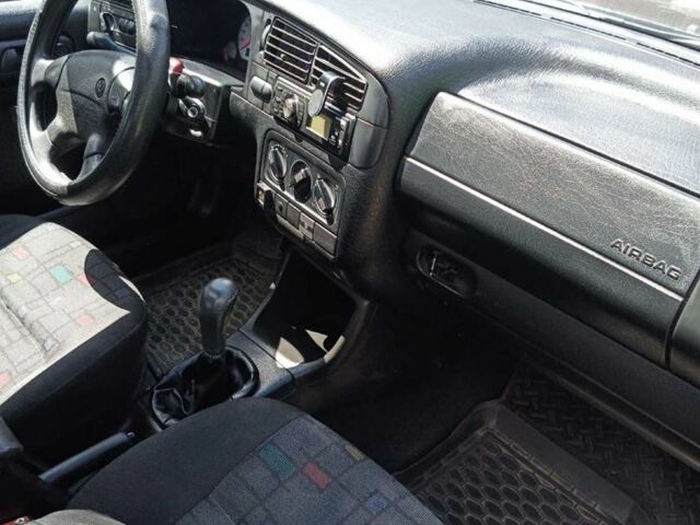 Синій Фольксваген Гольф, об'ємом двигуна 1.6 л та пробігом 1 тис. км за 2200 $, фото 4 на Automoto.ua