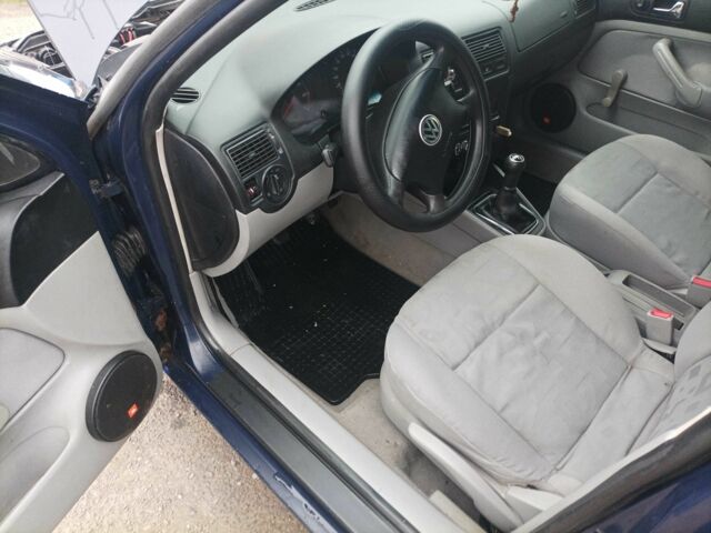 Синий Фольксваген Гольф, объемом двигателя 1.4 л и пробегом 349 тыс. км за 2400 $, фото 5 на Automoto.ua