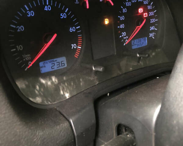 Синий Фольксваген Гольф, объемом двигателя 1.6 л и пробегом 220 тыс. км за 4350 $, фото 3 на Automoto.ua
