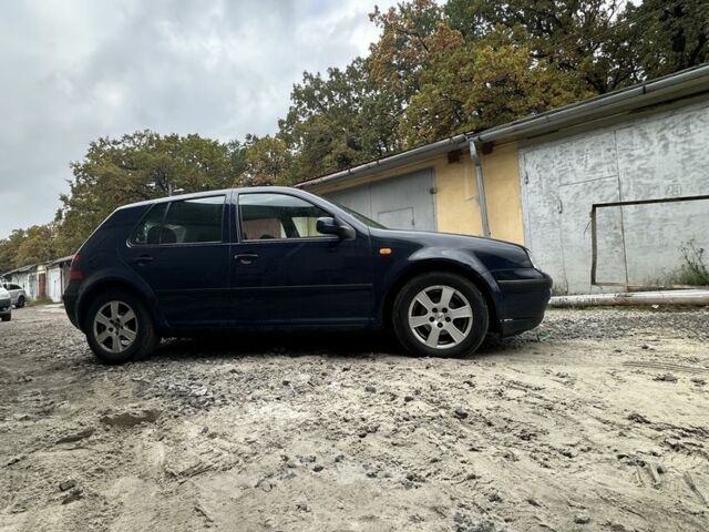 Синий Фольксваген Гольф, объемом двигателя 1.6 л и пробегом 283 тыс. км за 3500 $, фото 2 на Automoto.ua