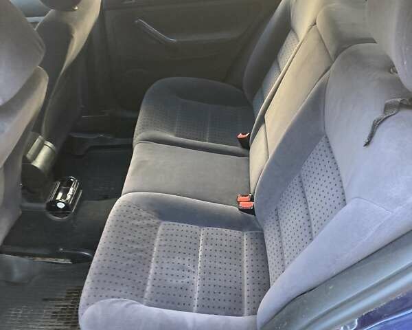 Синий Фольксваген Гольф, объемом двигателя 1.9 л и пробегом 365 тыс. км за 3300 $, фото 6 на Automoto.ua