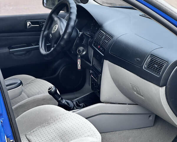 Синий Фольксваген Гольф, объемом двигателя 1.6 л и пробегом 308 тыс. км за 3450 $, фото 13 на Automoto.ua